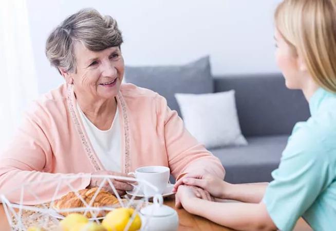 Alzheimer est après le cancer la maladie la plus redoutée des Français et véhicule de nombreux préjugés. Il est important de donner la parole aux aidés pour mieux connaitre la maladie.