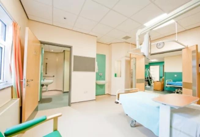 Visuel d'une chambre dans un établissement de santé.