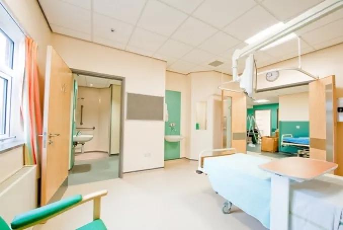 Visuel d'une chambre dans un établissement de santé.